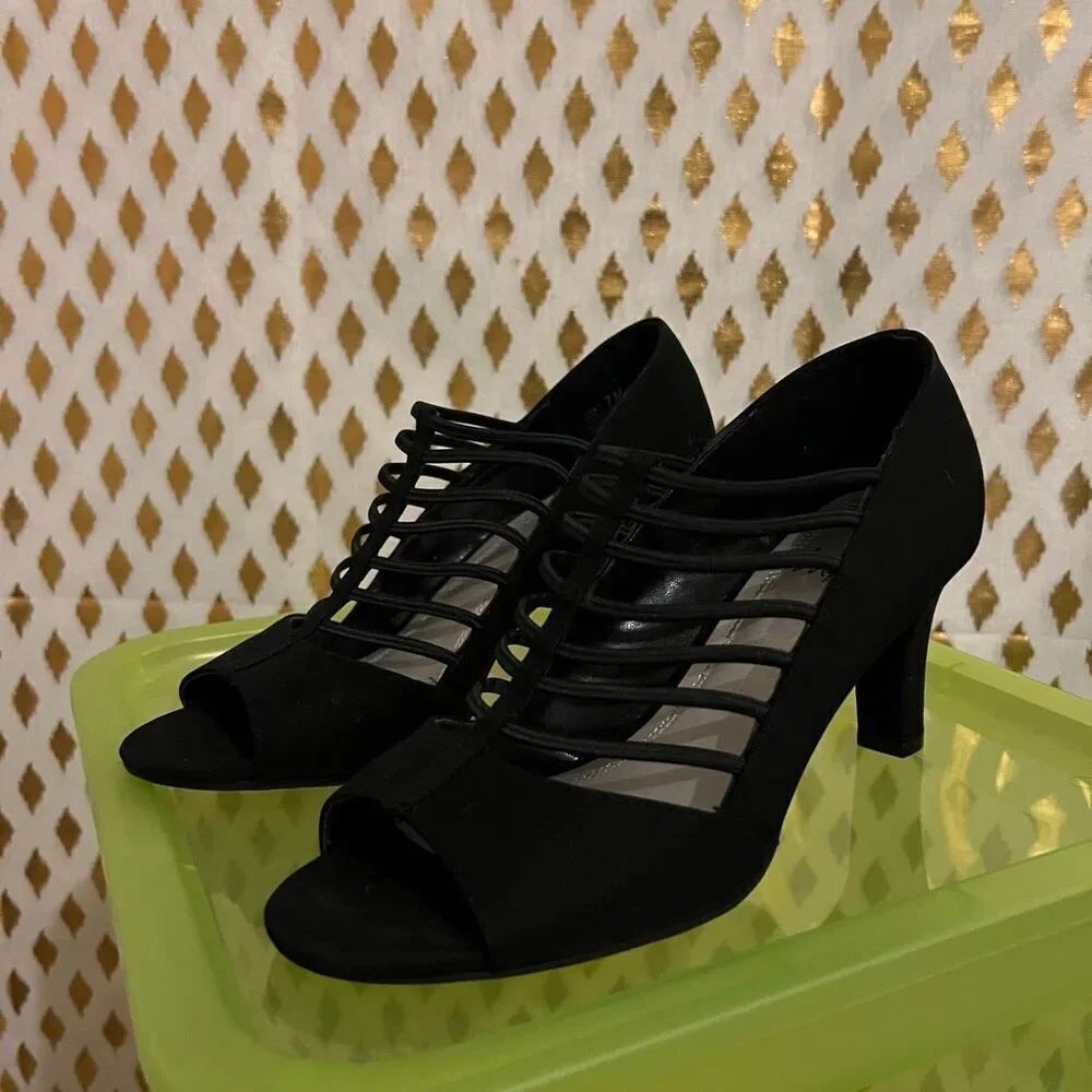 Black Strappy heels pumps size 7